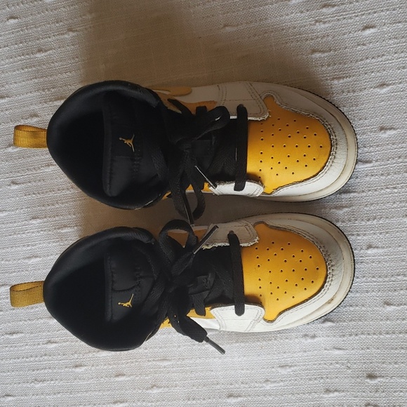 Jordan 1 University Gold Toddler Size 10c - Picture 4 of 8